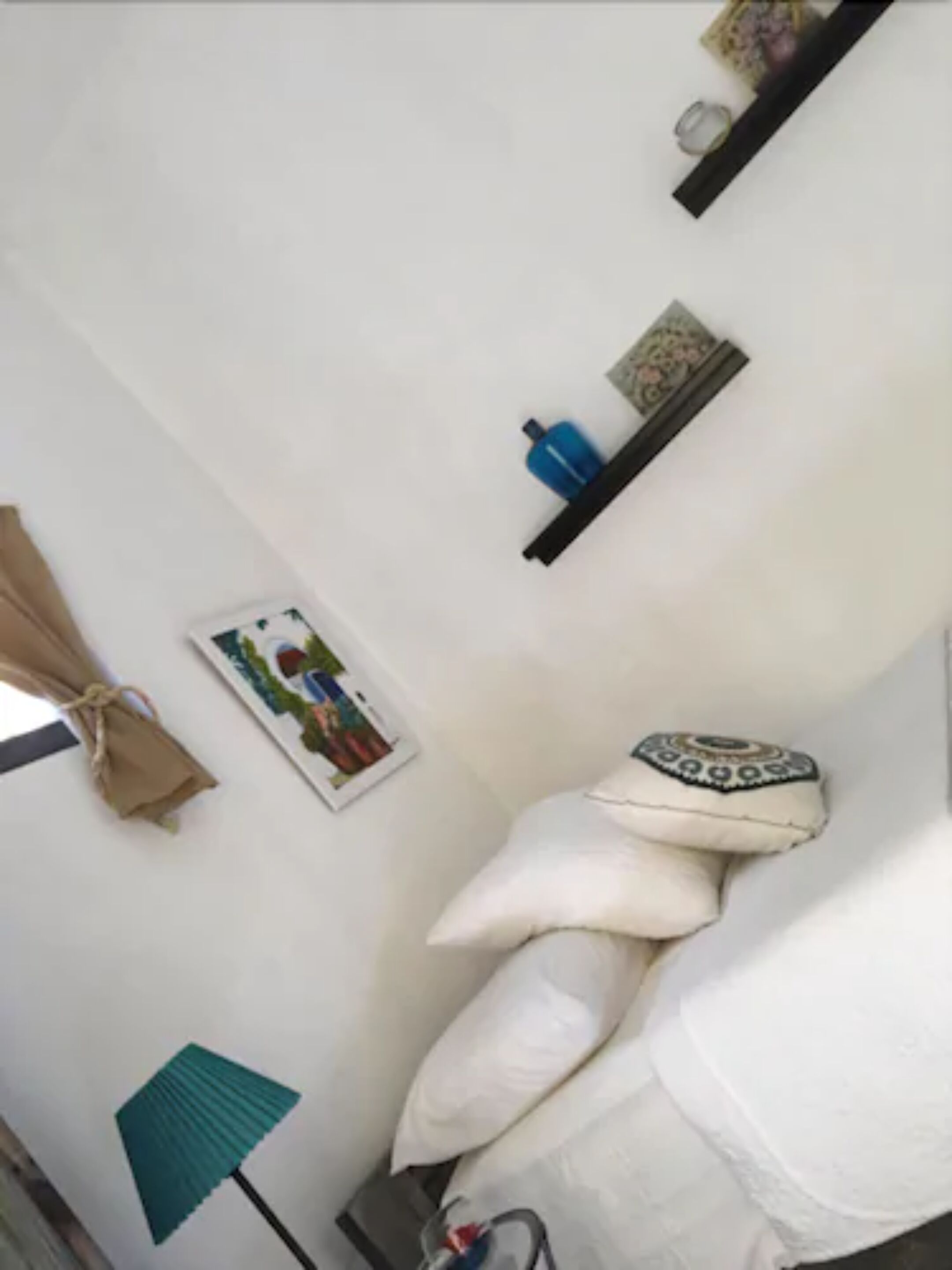 Chambre Simple Standard (Ramón) | Ameublement personnalisé, fer et planche à repasser, Wi-Fi gratuit