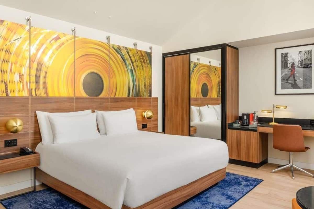 Premium Double Room | Egyptian cotton sheets, premium bedding, pillowtop beds, minibar