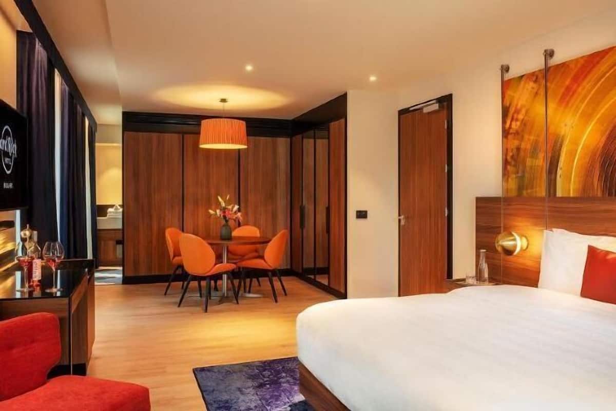 1 phòng ngủ, bộ đồ giường cao cấp, minibar, két bảo mật tại phòng