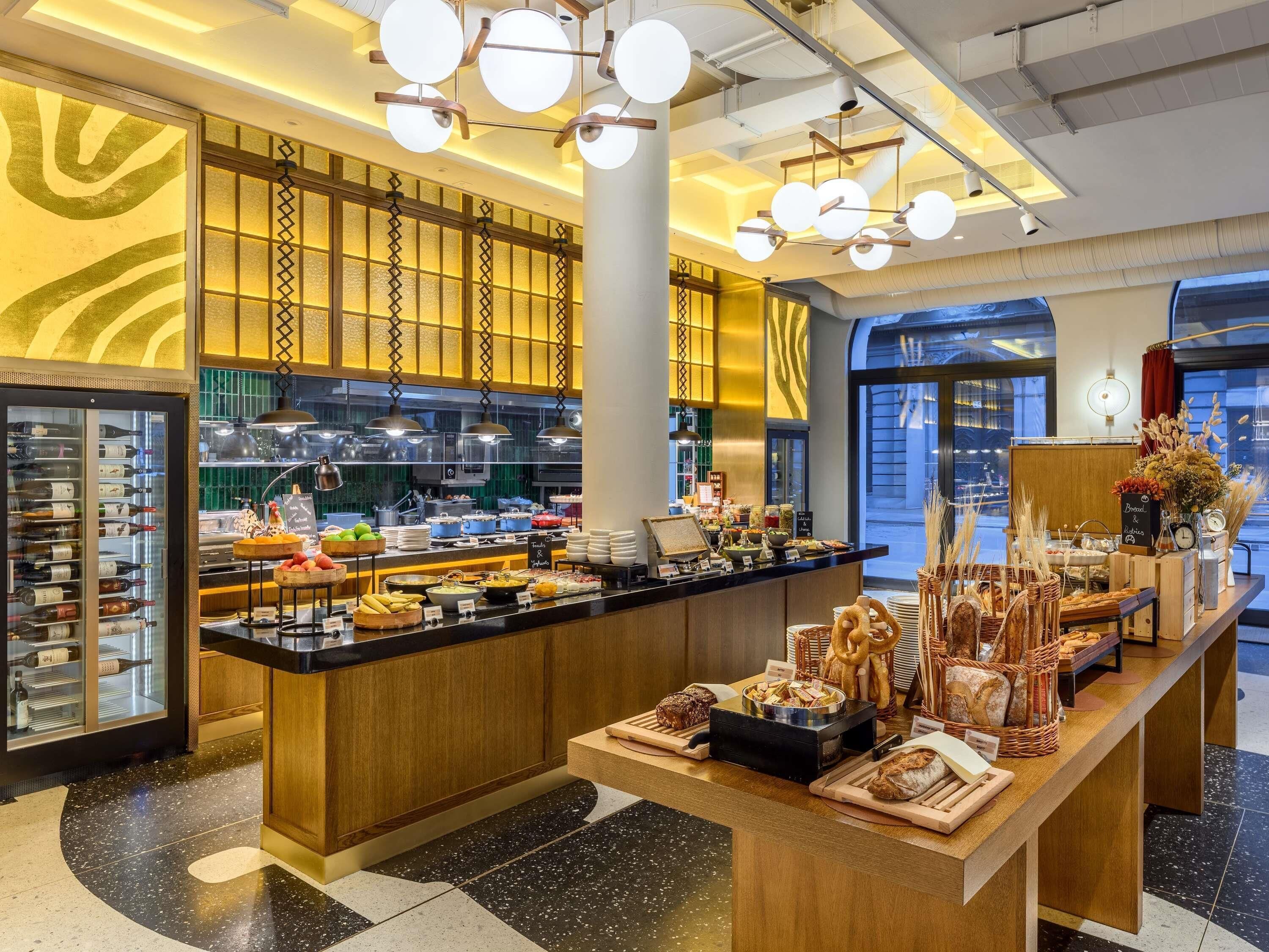 Bữa sáng buffet hàng ngày với phụ phí nhỏ 