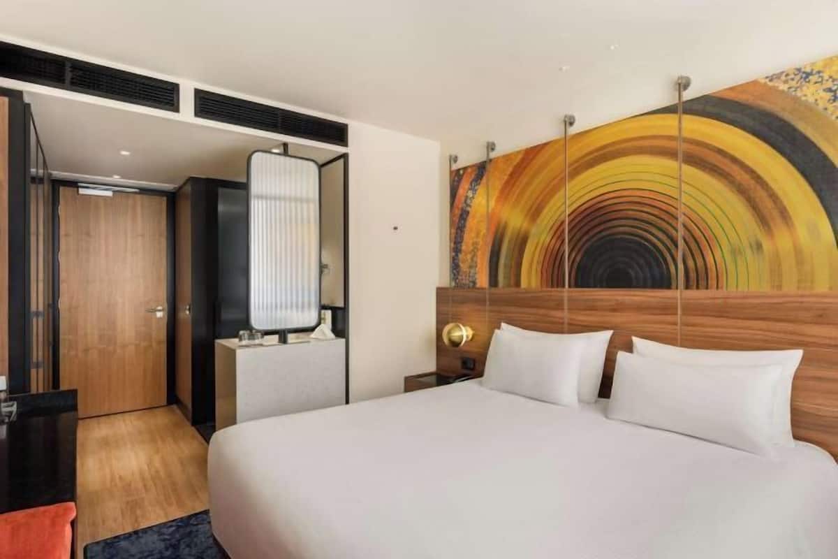 1 phòng ngủ, bộ đồ giường cao cấp, minibar, két bảo mật tại phòng