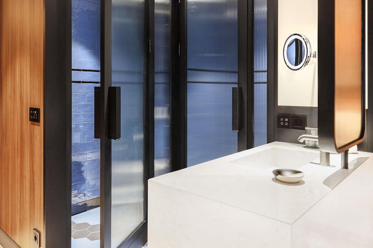 1 bedroom, premium bedding, minibar, in-room safe