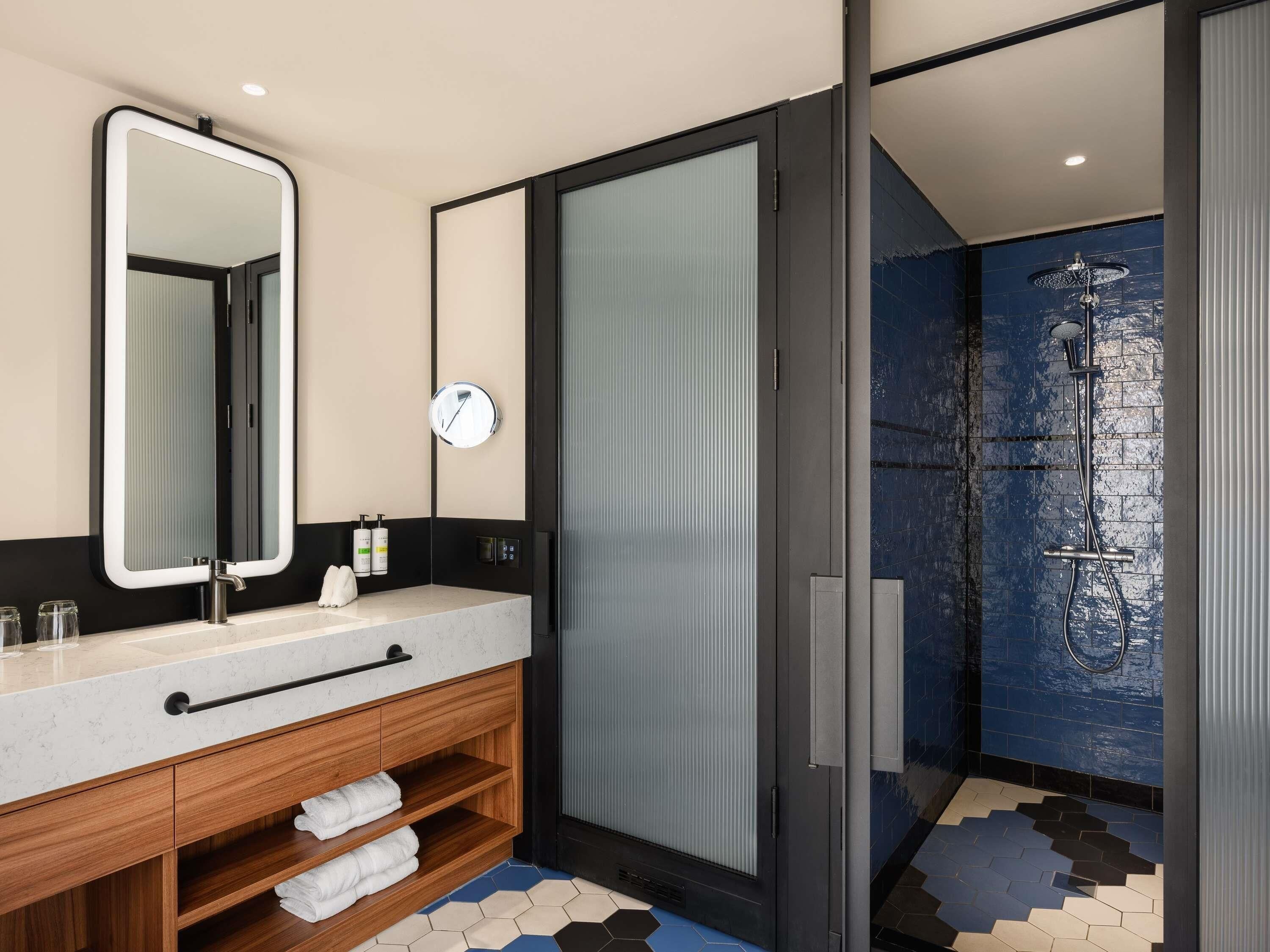 ジュニア スイート | 高級寝具、ミニバー、セーフティボックス (室内)、デスク