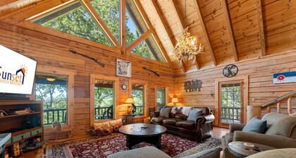 Escape To This Rustic Log Cabin, For The Perfect Ozark Mountain Getaway!