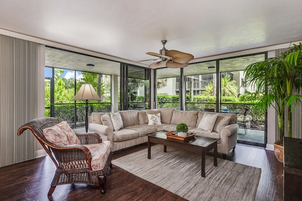 TV, DVD player - Spacious, air-conditioned condo with private W/D, beach shuttle, & central AC (Bonita Springs)