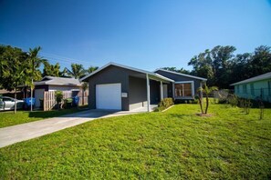 House | Exterior - Bon Voyage (Wilton Manors)
