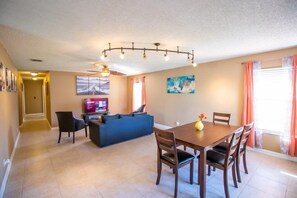 House | Living room | TV - Bon Voyage (Wilton Manors)