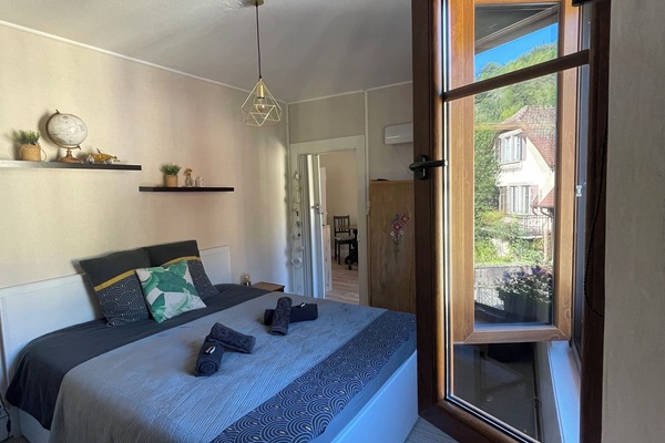 1 slaapkamer, een strijkplank/strijkijzer, reisbedje, gratis wifi