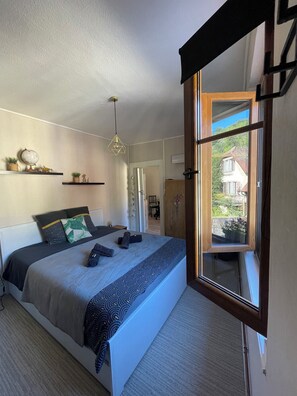 1 chambre, fer et planche à repasser, lit parapluie, Wi-Fi gratuit