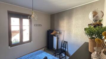 1 chambre, fer et planche à repasser, lit parapluie, Wi-Fi gratuit