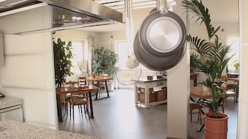 TĂ€gliches inbegriffenes FrĂŒhstĂŒcksbuffet