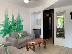 Deluxe Room, 1 Queen Bed | Garden view