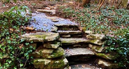 Stoney Brook Cottage - Hot Tub - Grill - Fireplace - WiFi - Pets OK