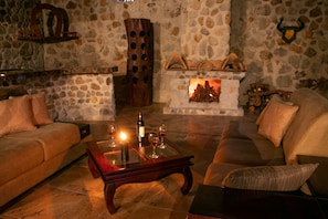 Living area - Malekus Mountain Lodge (Guayabo)