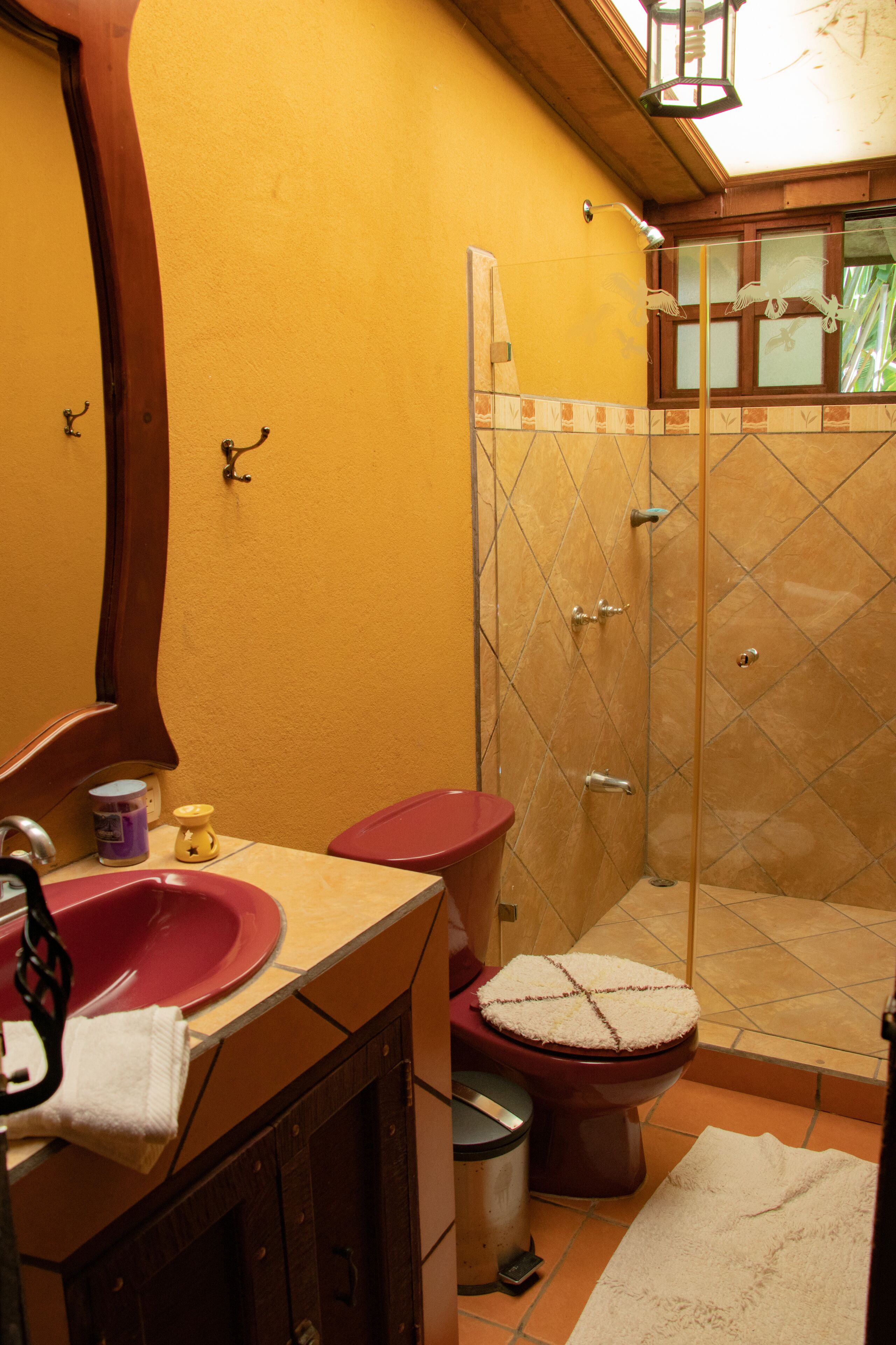 Habitación doble estándar, 1 cama matrimonial | Baño | Regadera, amenidades de baño gratuitas, secadora de cabello, toallas 