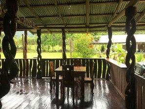 Outdoor dining - The twisted wooden house (Rio Celeste)