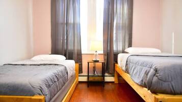 2 bedrooms, in-room safe, desk, iron/ironing board