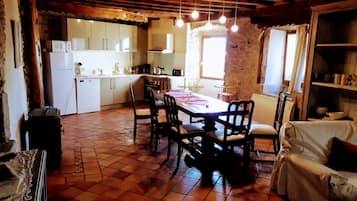 Familien-Ferienhaus, mit Bad, Bergblick | Restaurant