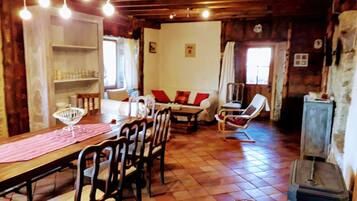 Family Cottage, Ensuite, Mountain View | Restaurant