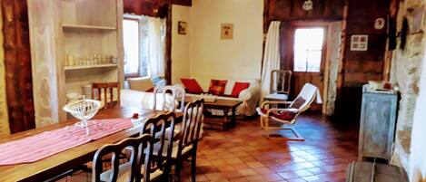 Familien-Ferienhaus, mit Bad, Bergblick | Restaurant