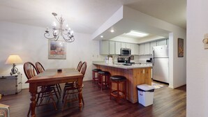 Dining - Walk to Lifts | Easy Access | Wi-Fi | Mountain Spirits 109 (Angel Fire)