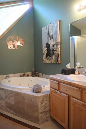 Cabin (Elder Family Lodge) | Bathroom - Elder Family Lodge (Packwood)