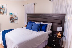 Tweepersoonskamer | Een bureau, een strijkplank/strijkijzer, gratis wifi, beddengoed