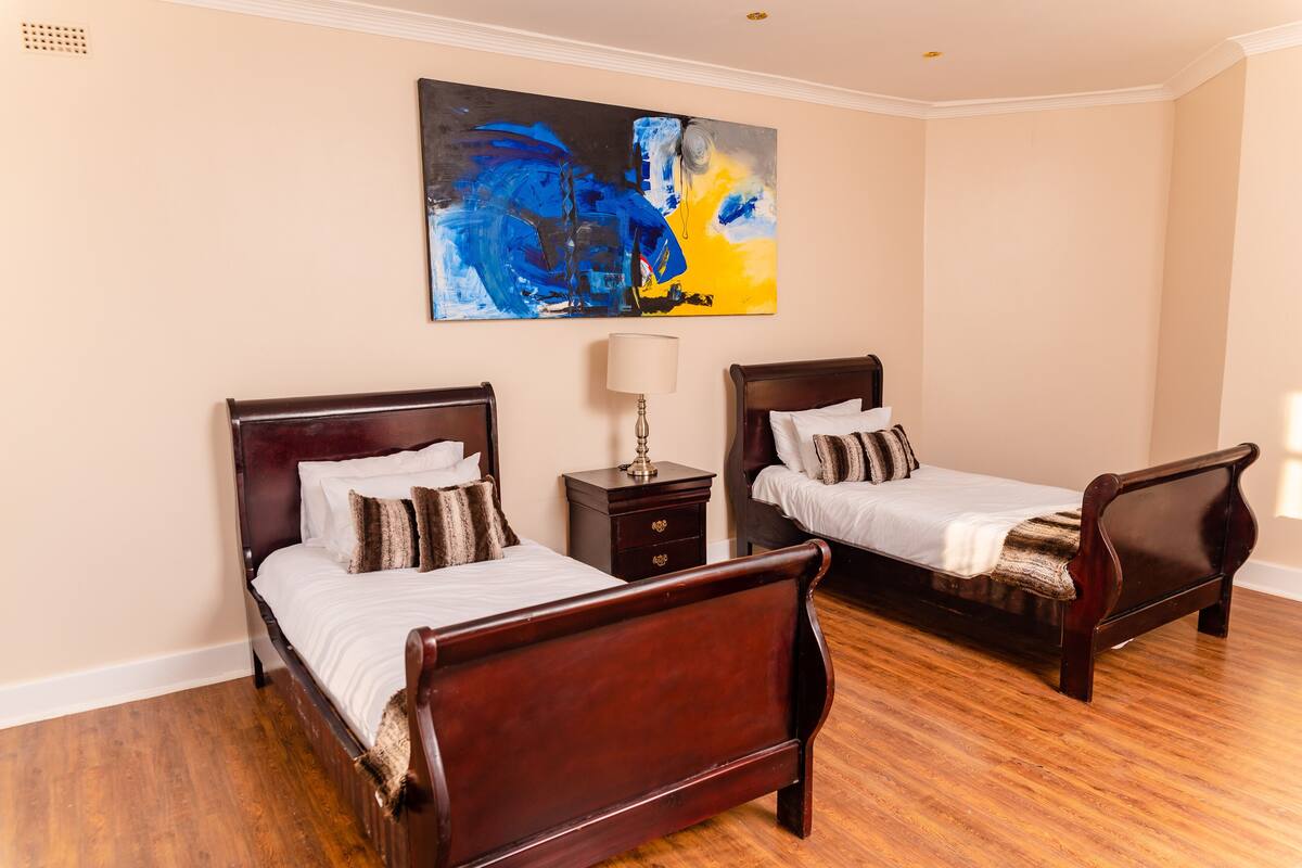 Twin Room | Desk, iron/ironing board (on request), WiFi (free), bed sheets
