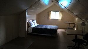 Basic Suite | Garden view - The Orca Inn (Alert Bay)
