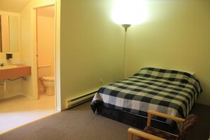 Garden View Room | Laptop workspace, iron/ironing board, free WiFi, bed sheets - The Orca Inn (Alert Bay)