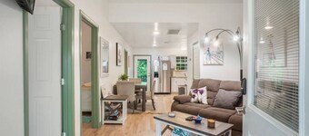 101 YO Remodel | 4BR 5TVs • DT+Gathering < 10 min