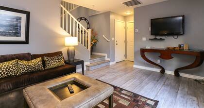 Bossy Blue Moon. 3 bedroom. 3.5 bath