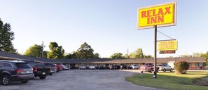 Front of property - Relax Inn (Vinita)