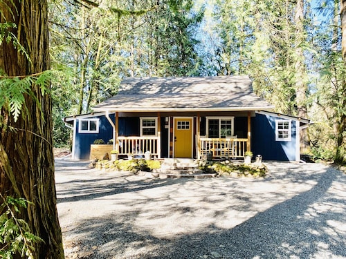 Luxury Cottage in the Woods with Movie Theater! 