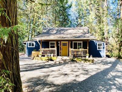 Luxury Cottage in the Woods with Movie Theater! 