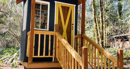 Luxury Cottage in the Woods with Movie Theater! :)