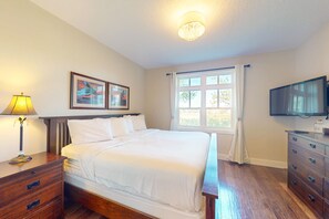 2 bedrooms, internet, bed sheets