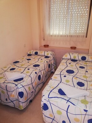 3 chambres, fer et planche à repasser, draps fournis