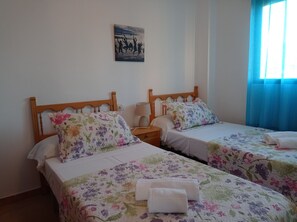 1 chambre, fer et planche à repasser, draps fournis