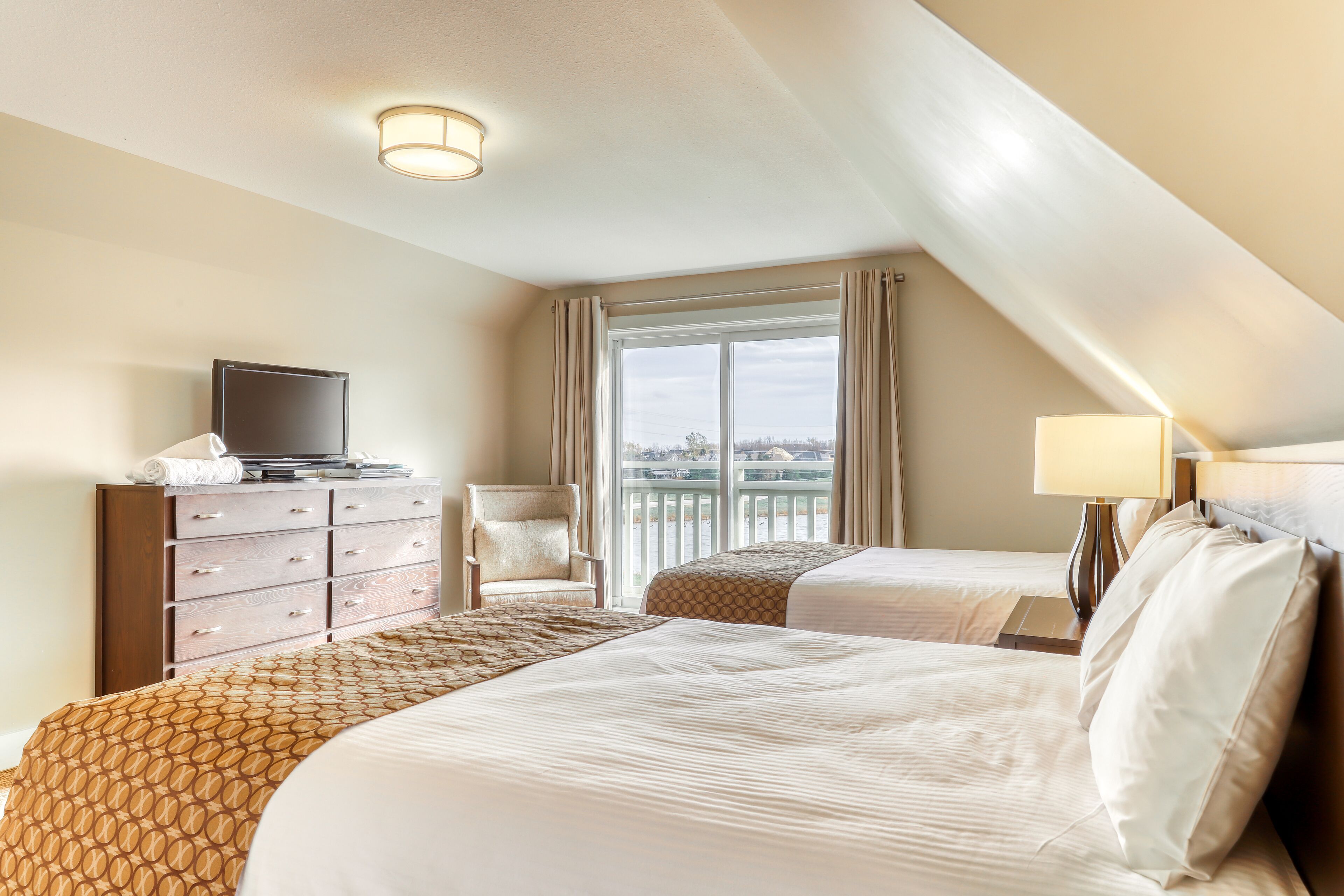 3 bedrooms, internet, bed sheets