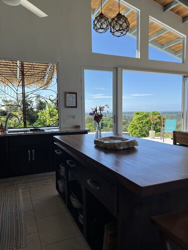 Spectacular Ocean, Sunset and Manuel Antonio Views!