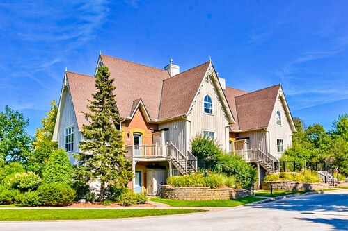 Cozy retreat w/ shared pool - near golf and Blue Mountain Village