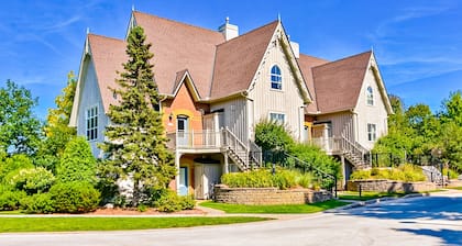 Cozy retreat w/ shared pool - near golf and Blue Mountain Village