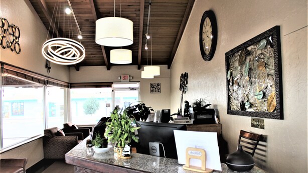 Unclassified image, 1 of 32, button - Lamplighter Inn (Santa Fe)