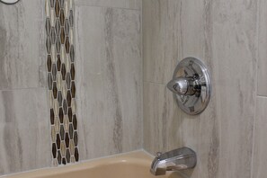 Standardzimmer, 2 Queen-Betten | Badezimmer