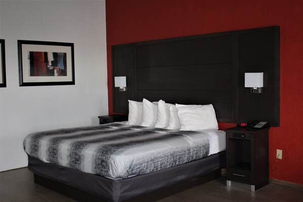 Junior Room, 1 King Bed