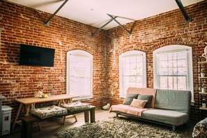 TV - Brand New Private Studio in Hollywood (Los Angeles)