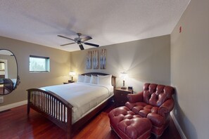 3 bedrooms, internet, bed sheets