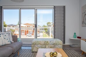 Fernseher, Netflix, DVD-Player, Streaming-Dienste