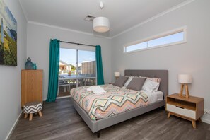 5 Schlafzimmer, Bügeleisen/Bügelbrett, Internetzugang, Bettwäsche